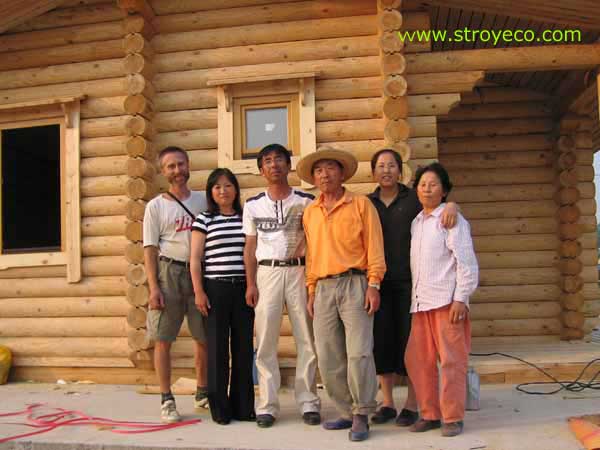  Бригада монтажников на строительстве деревянного дома d62. Фото 2